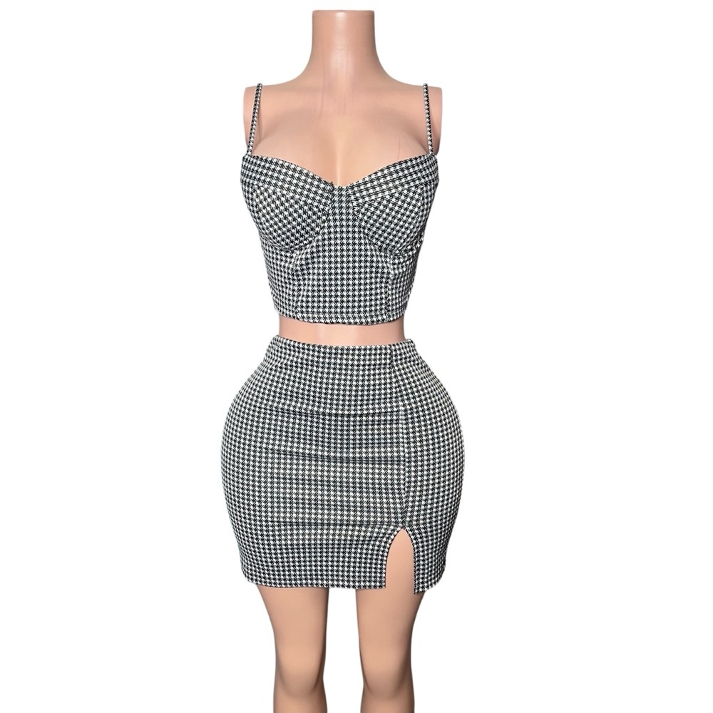 Stylish Black and White Houndstooth Skirt